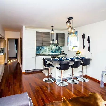 Luxurious Stella Del Mare 5 ***** Apartment *
